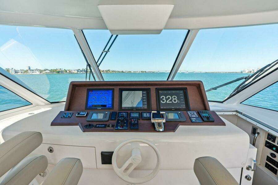 2005 Lazzara Yachts 80 'Summerwind' - Skybridge Helm