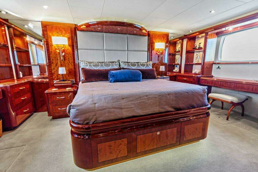 2005 Lazzara Yachts 80 'Summerwind' - Master Stateroom