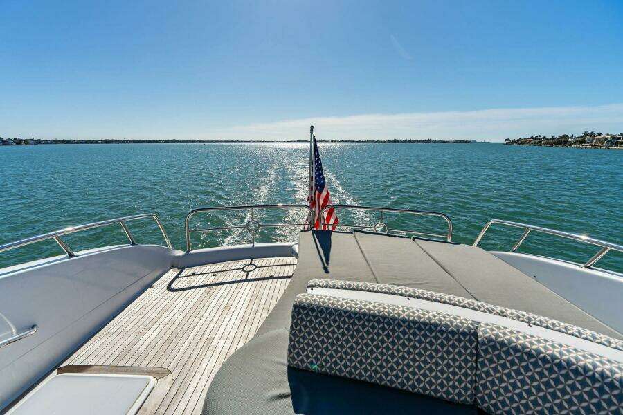 2005 Lazzara Yachts 80 'Summerwind' - Skybridge Seating