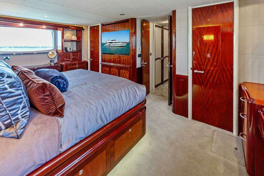 2005 Lazzara Yachts 80 'Summerwind' - Master Stateroom