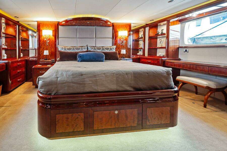 2005 Lazzara Yachts 80 'Summerwind' - Master Stateroom
