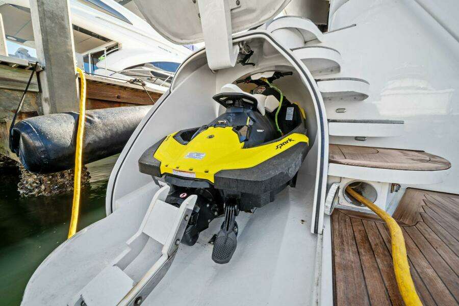 2005 Lazzara Yachts 80 'Summerwind' - Jet Ski