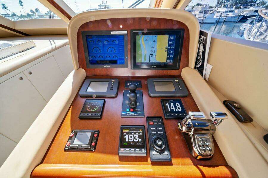 2005 Lazzara Yachts 80 'Summerwind' - Helm Controls