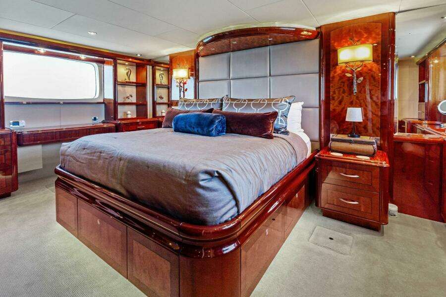 2005 Lazzara Yachts 80 'Summerwind' - Master Stateroom