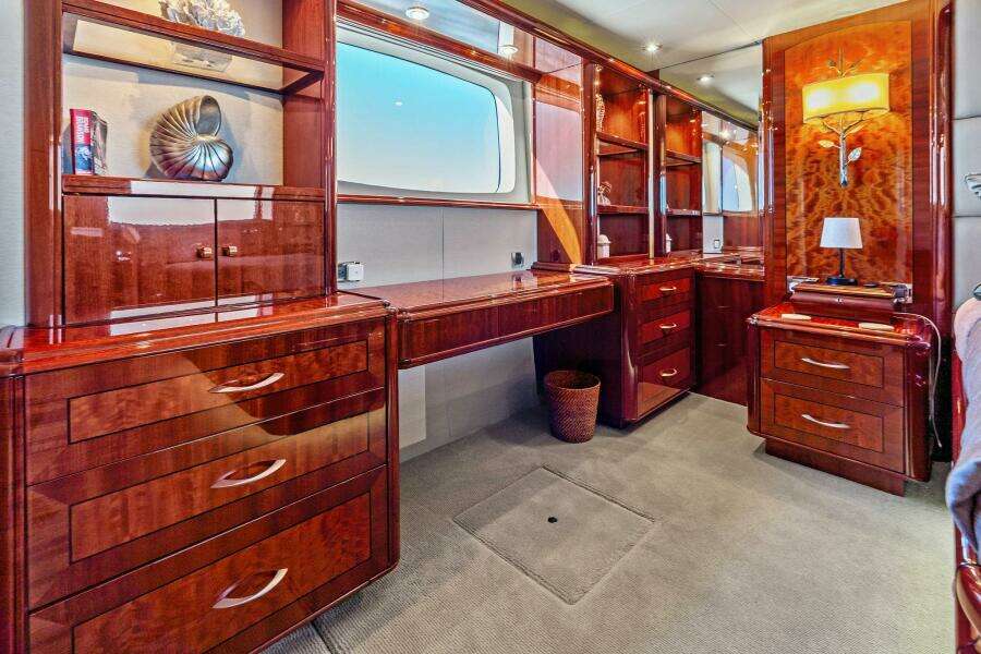 2005 Lazzara Yachts 80 'Summerwind' - Master Stateroom Vanity