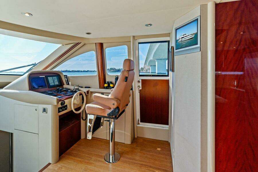2005 Lazzara Yachts 80 'Summerwind' - Helm