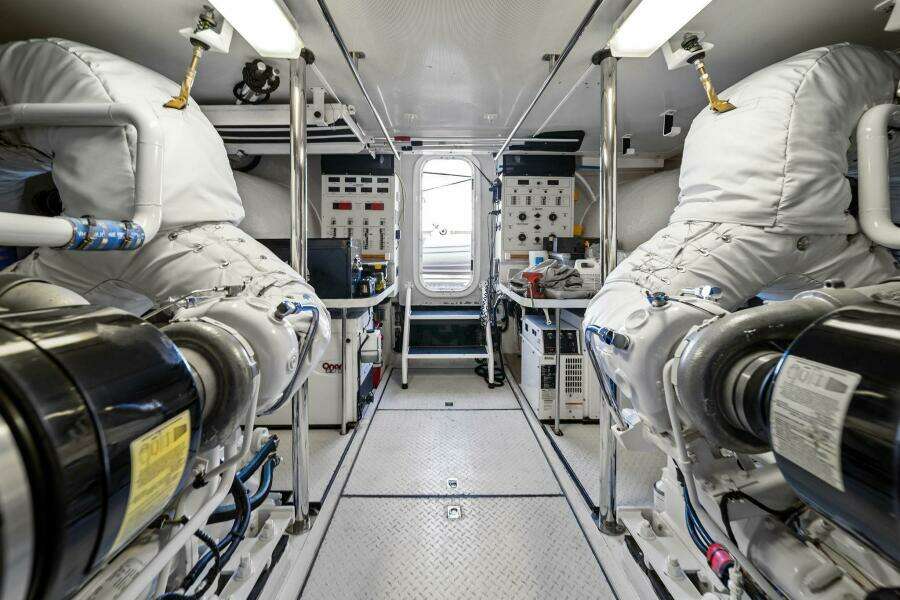 2005 Lazzara Yachts 80 'Summerwind' - Engine Room