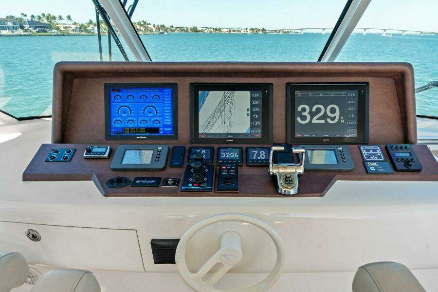 2005 Lazzara Yachts 80 'Summerwind' - Skybridge Helm Controls
