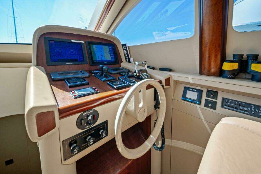 2005 Lazzara Yachts 80 'Summerwind' - Helm Controls