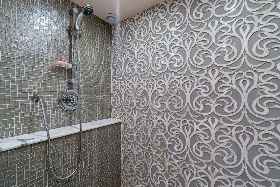 2005 Lazzara Yachts 80 'Summerwind' - Master Head