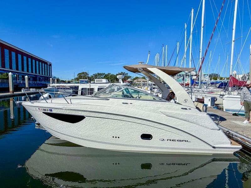 27' 2020 Regal 26 Express