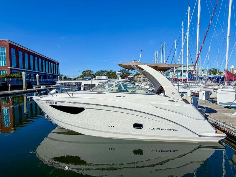 27' 2020 Regal 26 Express