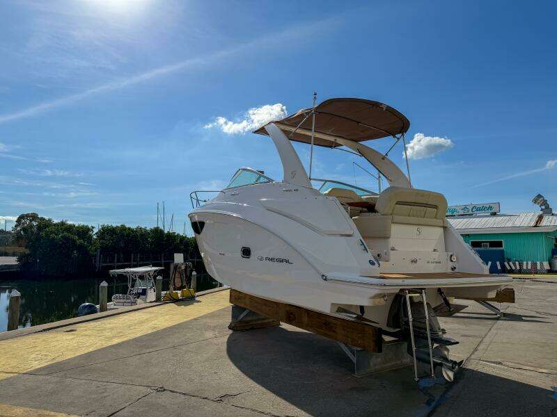 27ft Regal Yacht For Sale