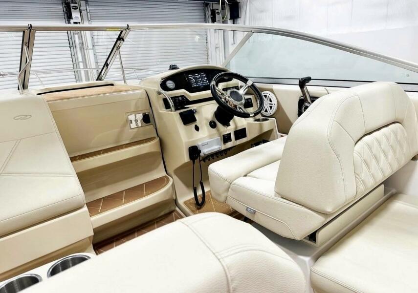 27' 2020 Regal 26 Express