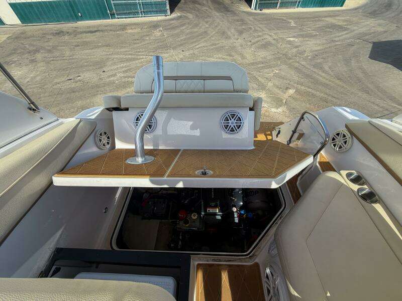 27ft Regal Yacht For Sale