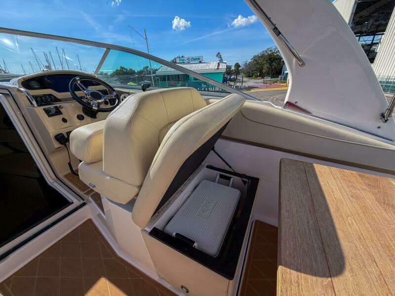 27ft Regal Yacht For Sale