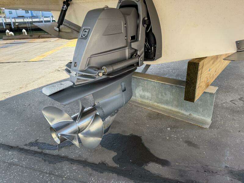 27ft Regal Yacht For Sale