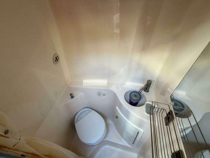 27ft Regal Yacht For Sale