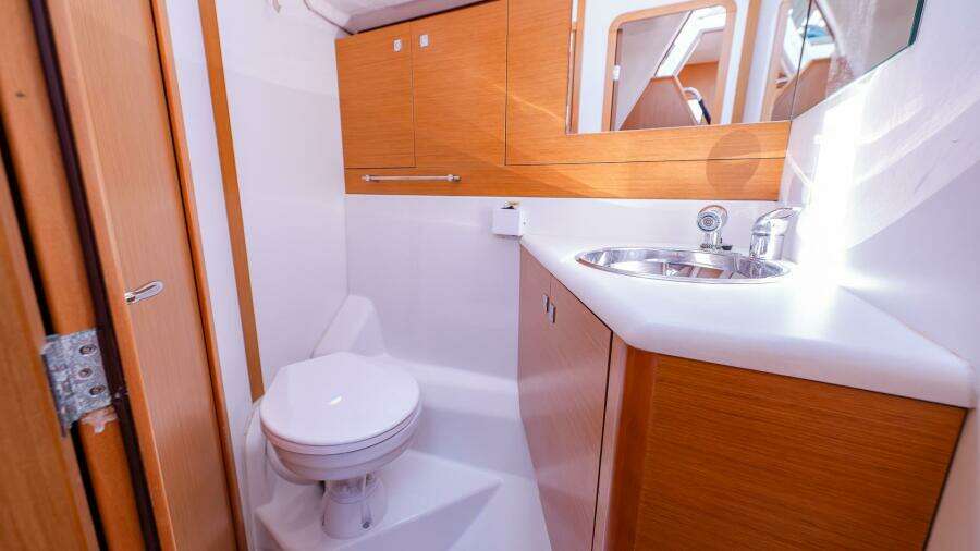 Coopers 52ft Jeanneau Yacht For Sale