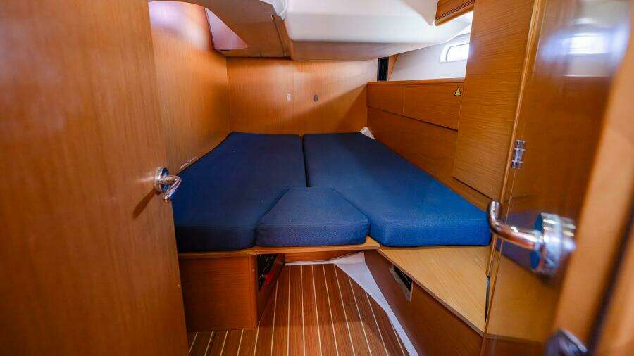 Coopers 52ft Jeanneau Yacht For Sale