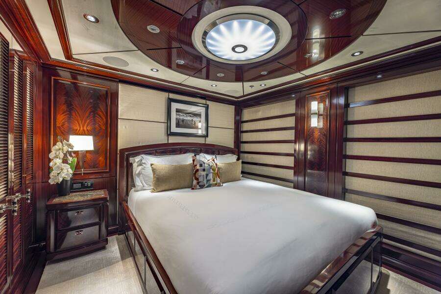 VIP Stateroom Starboard Aft (King Bed)