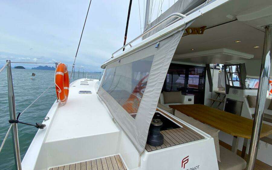 Absinthe 49ft Fountaine Pajot Yacht For Sale