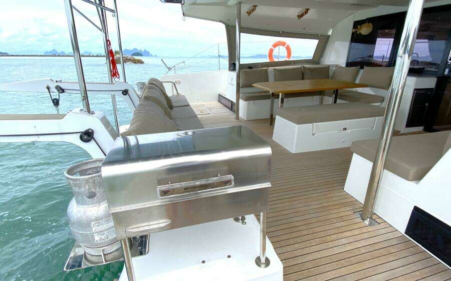 Absinthe 49ft Fountaine Pajot Yacht For Sale