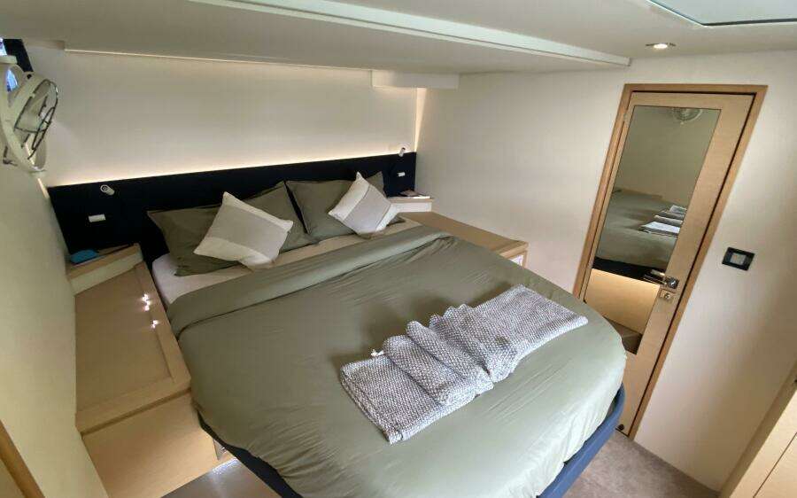 Absinthe 49ft Fountaine Pajot Yacht For Sale