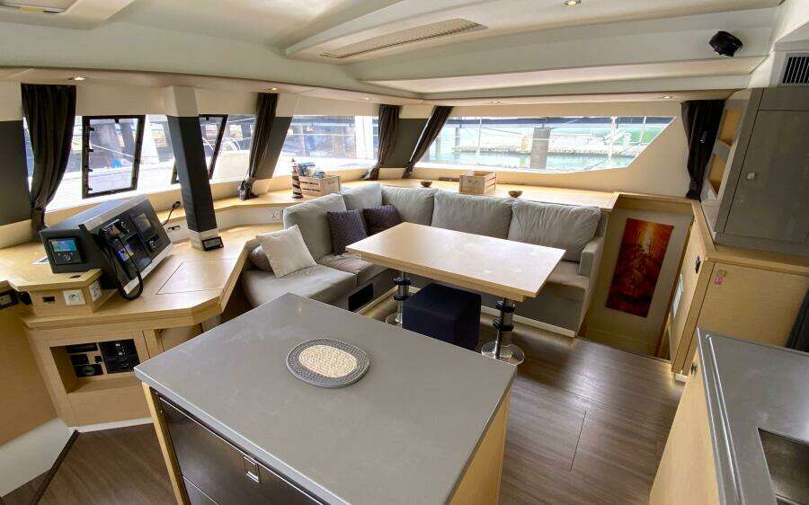 Absinthe 49ft Fountaine Pajot Yacht For Sale