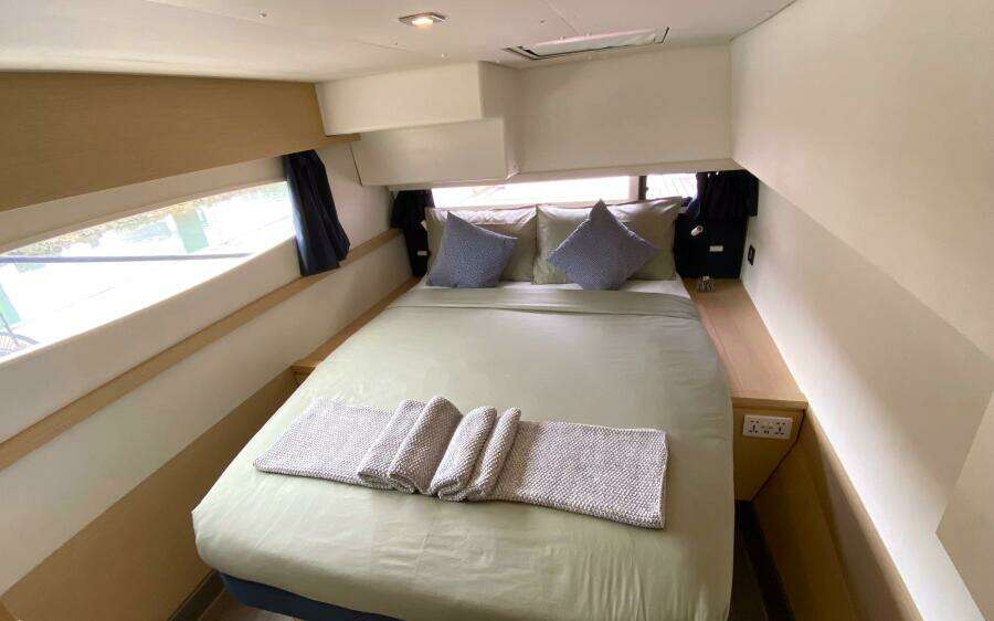 Absinthe 49ft Fountaine Pajot Yacht For Sale