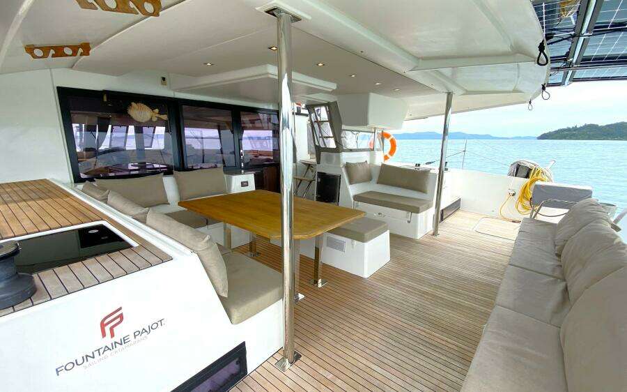 Absinthe 49ft Fountaine Pajot Yacht For Sale