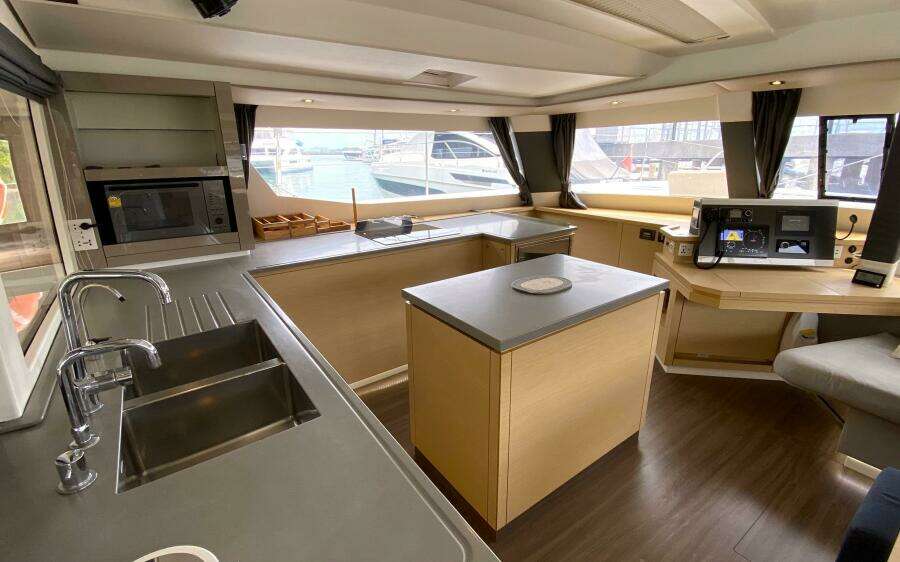 Absinthe 49ft Fountaine Pajot Yacht For Sale