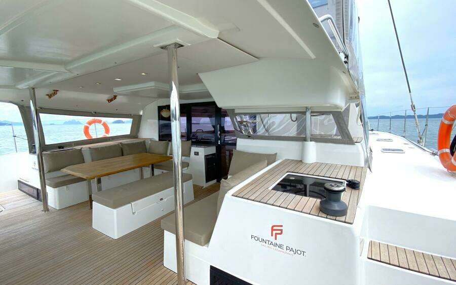 Absinthe 49ft Fountaine Pajot Yacht For Sale