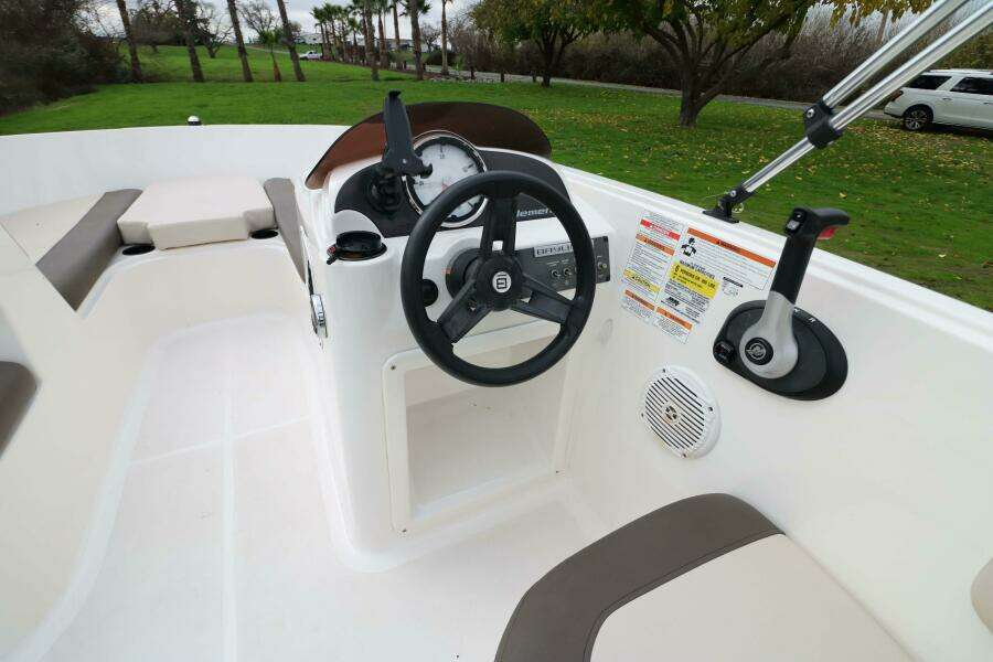 16ft Bayliner Yacht For Sale