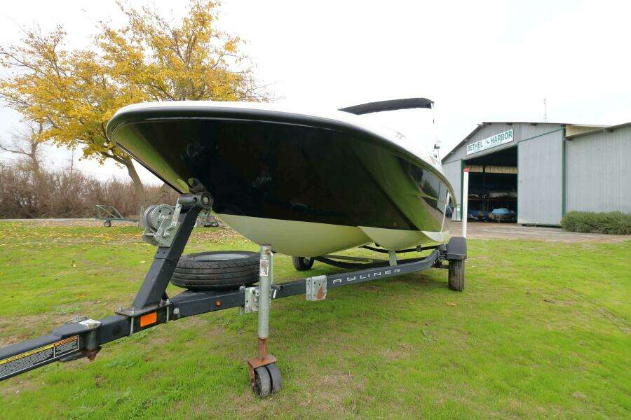16ft Bayliner Yacht For Sale