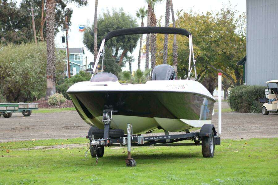 16ft Bayliner Yacht For Sale