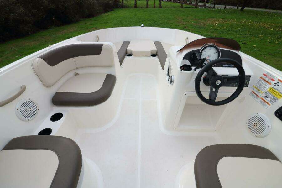 16ft Bayliner Yacht For Sale