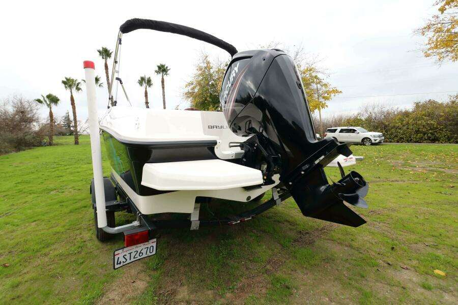 16ft Bayliner Yacht For Sale