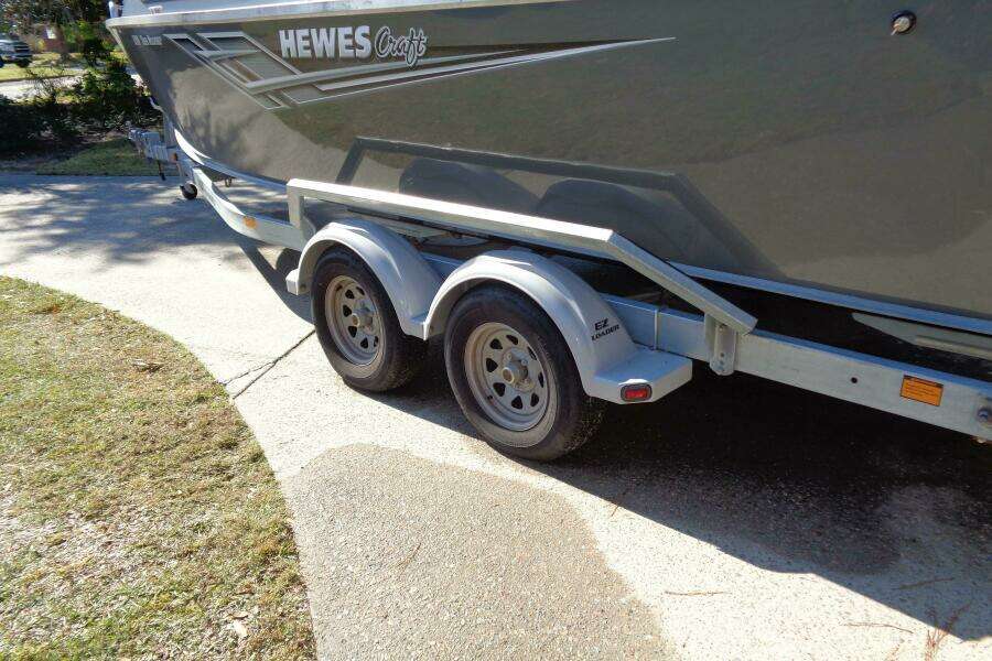 25ft Hewes Yacht For Sale