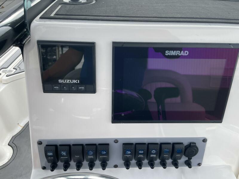 22' 2019 Sea Born FX22