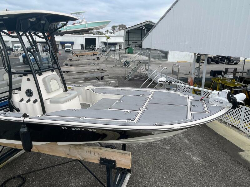 22' 2019 Sea Born FX22