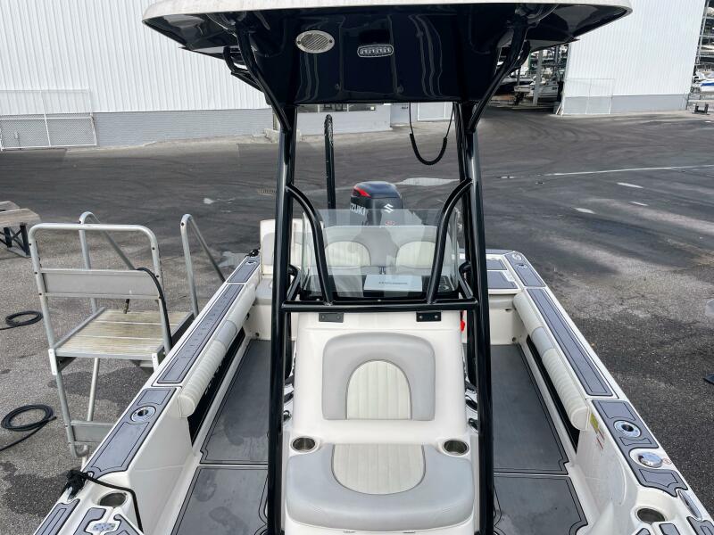 22' 2019 Sea Born FX22