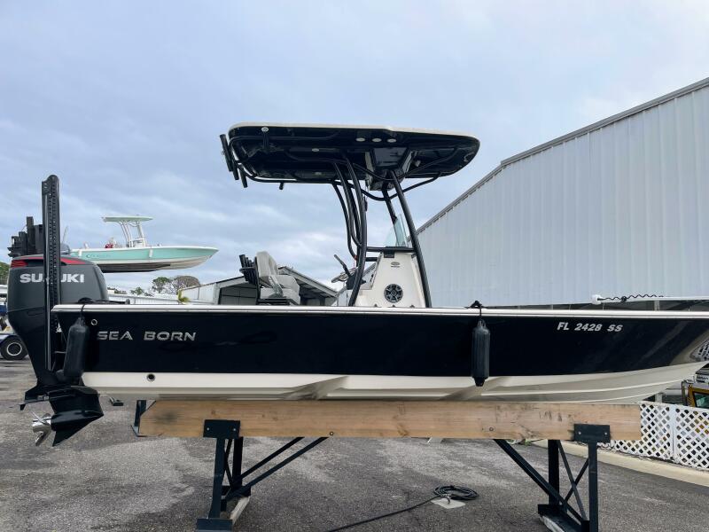 22' 2019 Sea Born FX22