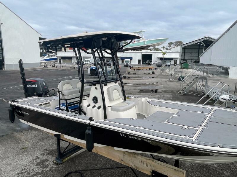 22' 2019 Sea Born FX22