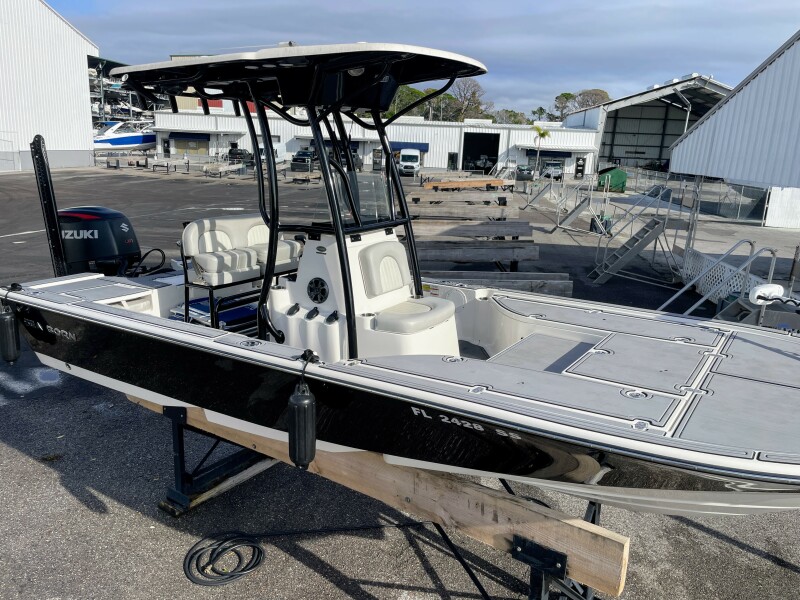 22' 2019 Sea Born FX22