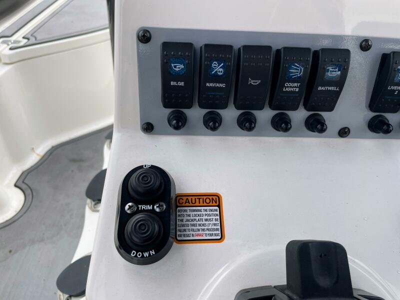 22' 2019 Sea Born FX22