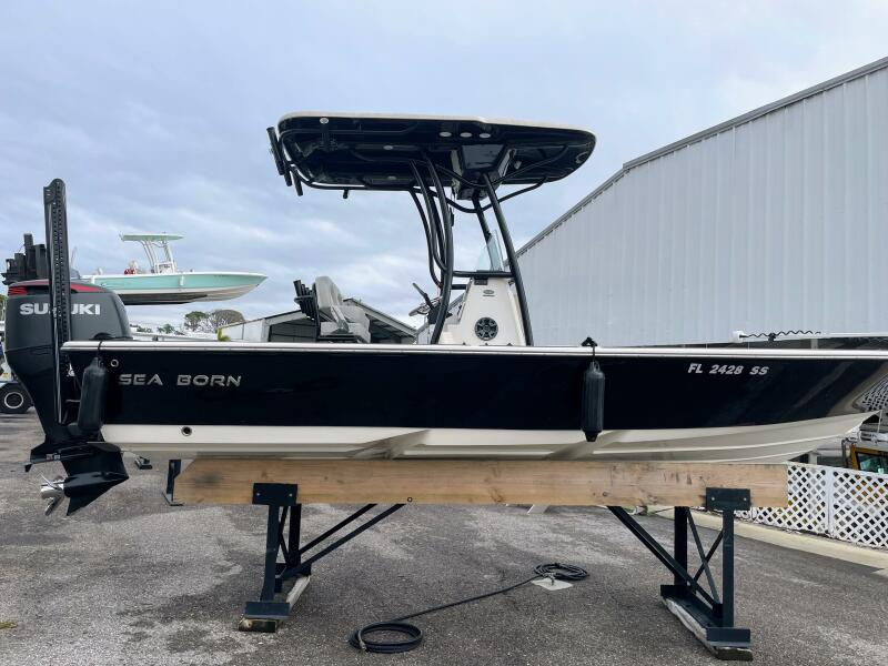 22' 2019 Sea Born FX22