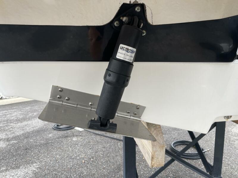 22' 2019 Sea Born FX22