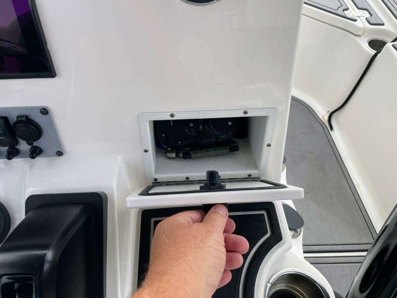 22' 2019 Sea Born FX22