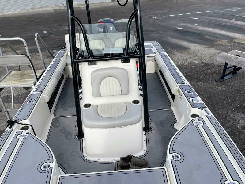 22' 2019 Sea Born FX22